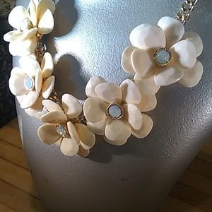 Cream foral statement necklace #U007A